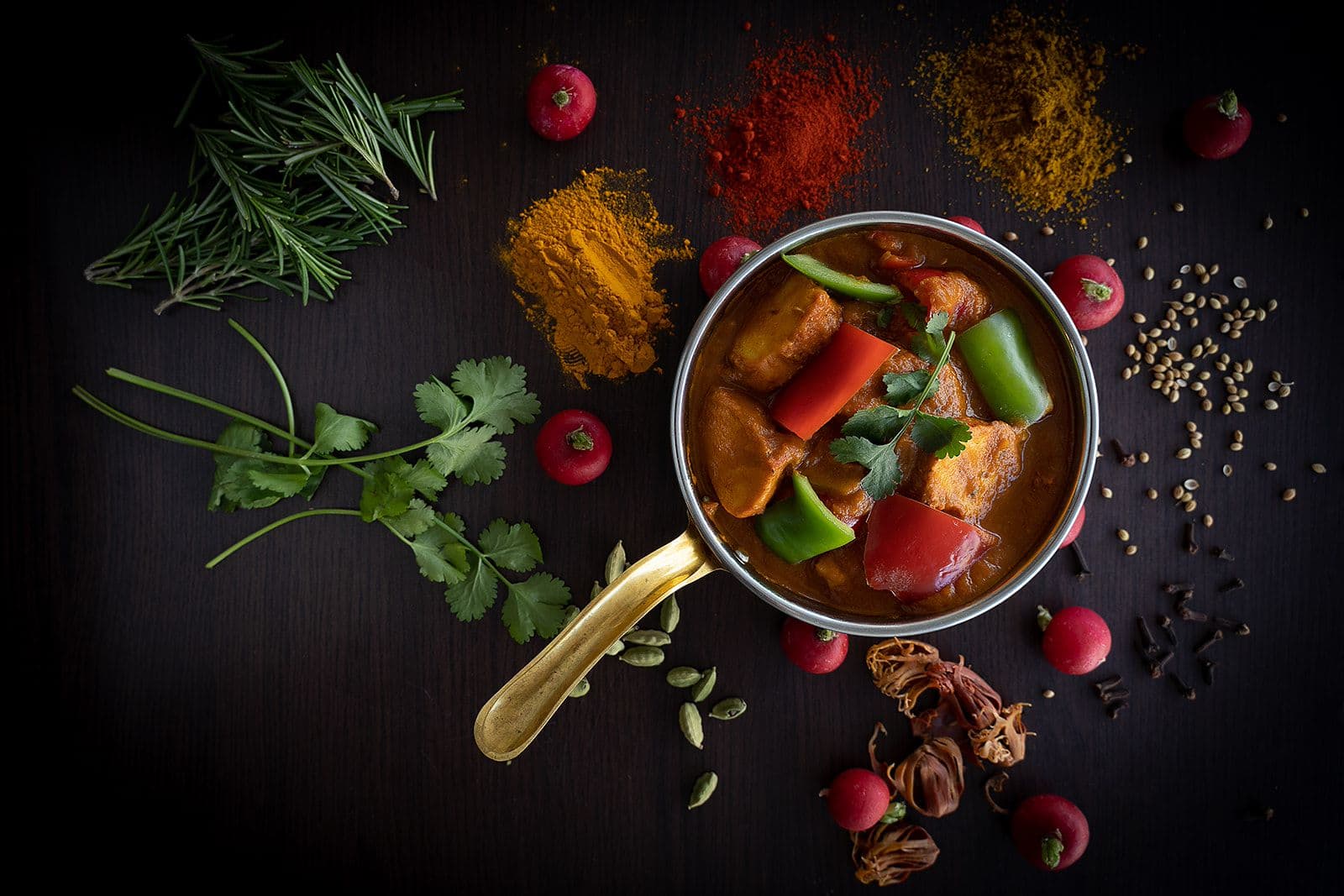TyMalabar curry among whole spices